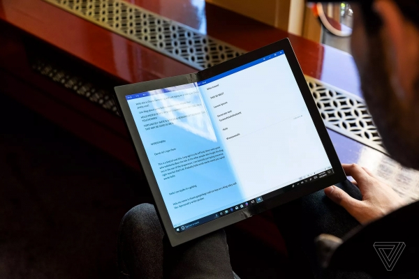 Lenovo показала первый в мире прототип ноутбука с гибким экраном